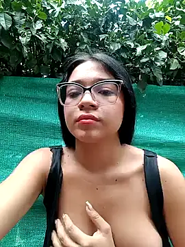 Snapshot of -VICKKY chatting on January 2025 01:02:02 PM -VICKKY online show from January 2025 01:02:02 PM