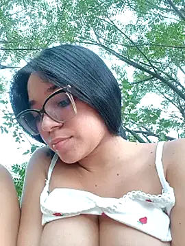 Snapshot of -VICKKY chatting on February 2025 11:04:02 PM -VICKKY online show from February 2025 11:04:02 PM