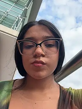 Snapshot of -VICKKY chatting on February 2025 10:00:01 PM -VICKKY online show from February 2025 10:00:01 PM