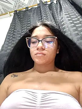 Snapshot of -VICKKY chatting on February 2025 01:40:02 PM -VICKKY online show from February 2025 01:40:02 PM