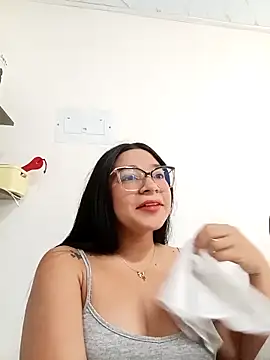 Snapshot of -VICKKY chatting on September 2025 01:44:02 PM -VICKKY online show from September 2025 01:44:02 PM