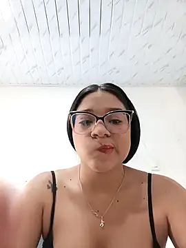 Snapshot of -VICKKY chatting on October 2025 01:33:02 PM -VICKKY online show from October 2025 01:33:02 PM