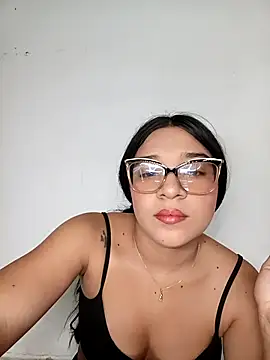 Snapshot of -VICKKY chatting on October 2025 04:23:02 AM -VICKKY online show from October 2025 04:23:02 AM