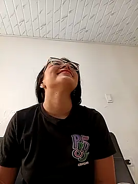 Snapshot of -VICKKY chatting on November 2025 02:41:01 PM -VICKKY online show from November 2025 02:41:01 PM