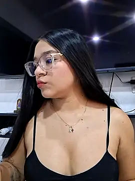 -VICKKY online show from April 2026 08:14:02 PM