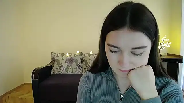 Snapshot of Pretty_shy chatting on January 2025 12:40:02 PM Pretty shy online show from January 2025 12:40:02 PM