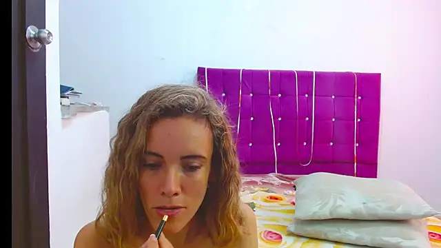 Snapshot of chantalsemenova1 chatting on March 2025 02:48:02 PM chantalsemenova1 online show from March 2025 02:48:02 PM