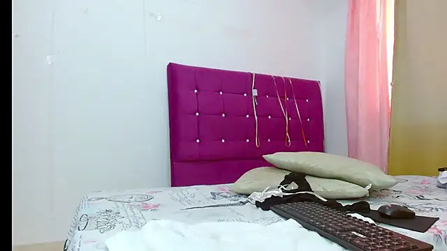 Snapshot of chantalsemenova1 chatting on October 2025 01:51:02 PM chantalsemenova1 online show from October 2025 01:51:02 PM