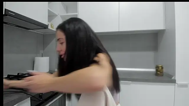 Emmapmg online show from November 2025 10:31:01 AM