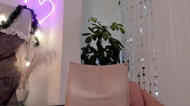 BonnieCute  online show from December 2024 02:44:01 PM