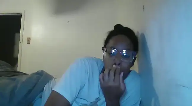 Snapshot of madamsensuale chatting on December 2024 06:43:01 AM madamsensuale online show from December 2024 06:43:01 AM