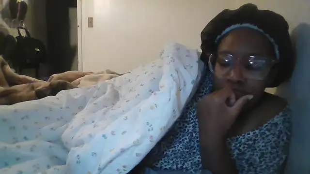 Snapshot of madamsensuale chatting on December 2024 10:30:01 AM madamsensuale online show from December 2024 10:30:01 AM