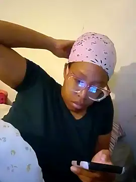 Snapshot of madamsensuale chatting on January 2025 12:25:01 AM madamsensuale online show from January 2025 12:25:01 AM