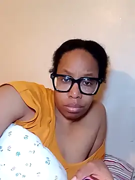 Snapshot of madamsensuale chatting on February 2025 01:44:01 AM madamsensuale online show from February 2025 01:44:01 AM