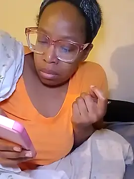 Snapshot of madamsensuale chatting on March 2025 05:20:01 AM madamsensuale online show from March 2025 05:20:01 AM