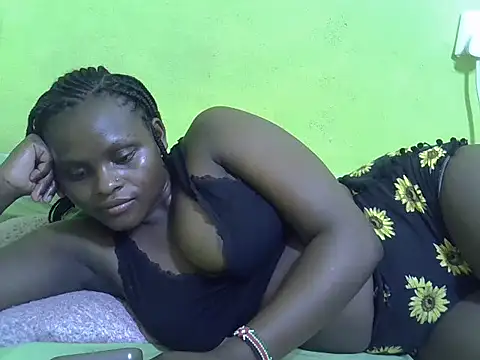 Snapshot of queendebbie chatting on March 2025 05:33:02 AM queendebbie online show from March 2025 05:33:02 AM