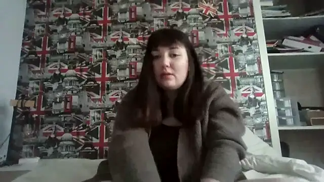 Snapshot of Lynylou chatting on October 2025 08:13:01 AM Lynylou online show from October 2025 08:13:01 AM