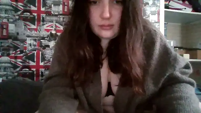 Snapshot of Lynylou chatting on October 2025 08:38:01 AM Lynylou online show from October 2025 08:38:01 AM