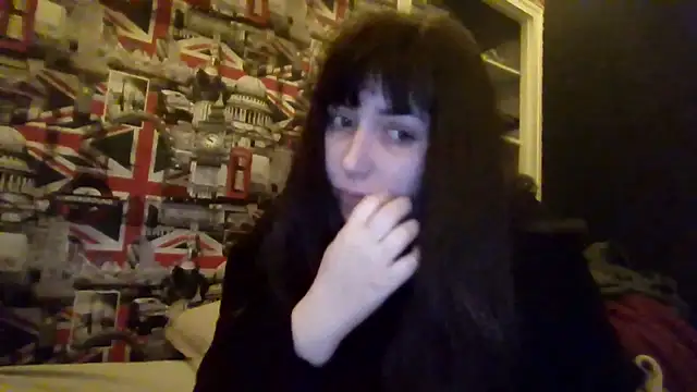 Lynylou online show from December 2025 09:24:02 PM