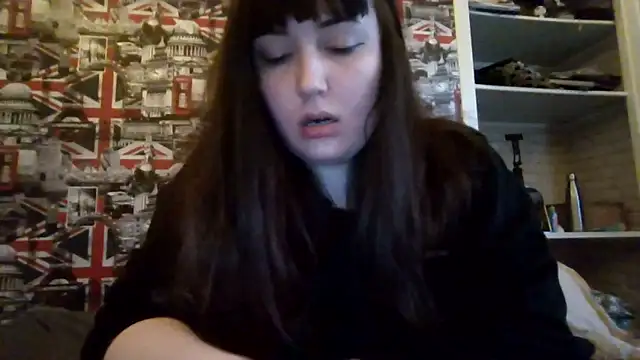 Lynylou online show from December 2025 03:08:02 PM