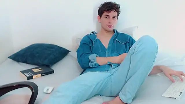 Elio555 online show from December 2024 09:37:01 PM