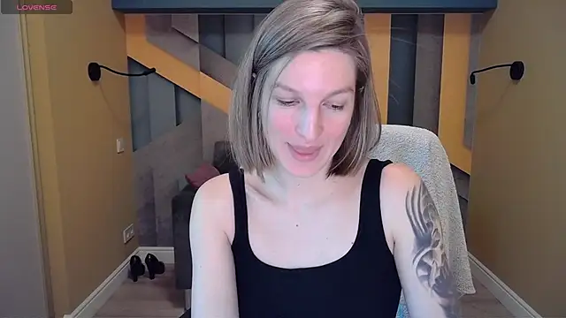 EmilyWalkeri online show from December 2024 10:51:02 AM