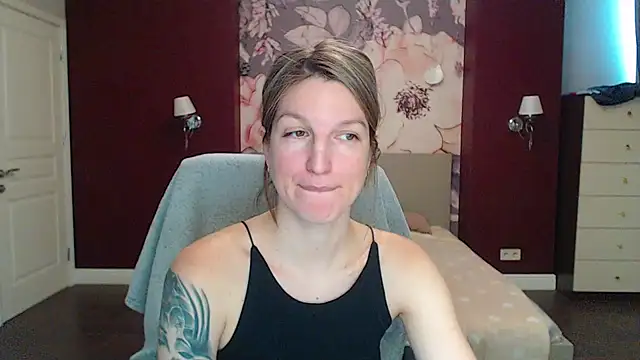 EmilyWalkeri online show from January 2025 10:50:02 AM