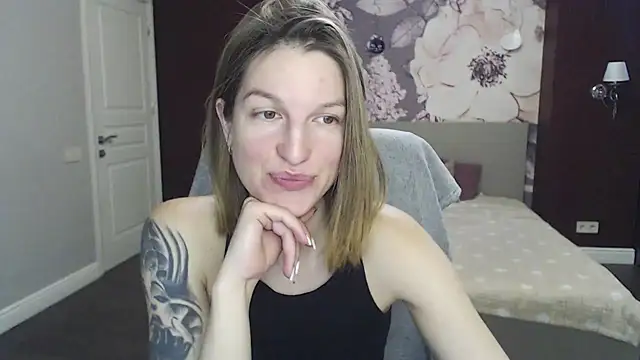 EmilyWalkeri online show from February 2025 07:50:01 AM
