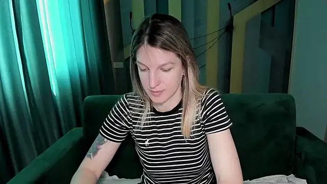 EmilyWalkeri online show from April 2026 06:49:01 AM