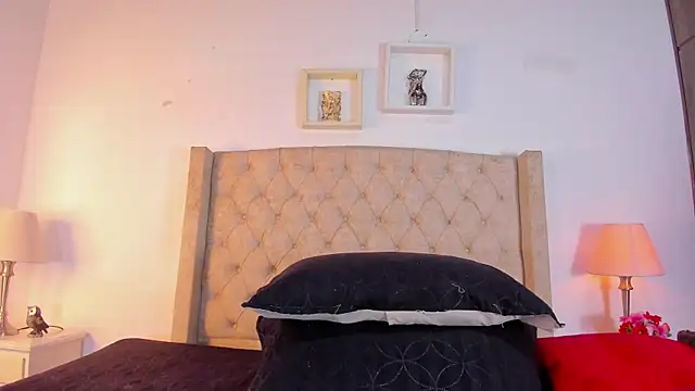 allisson m online show from November 2025 12:05:02 PM