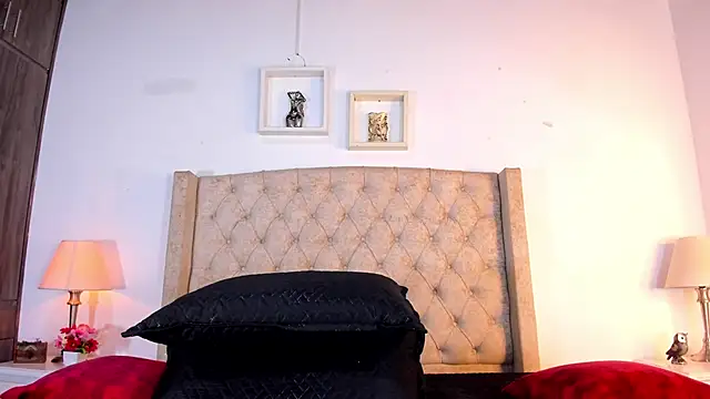 allisson m online show from December 2025 12:09:01 PM