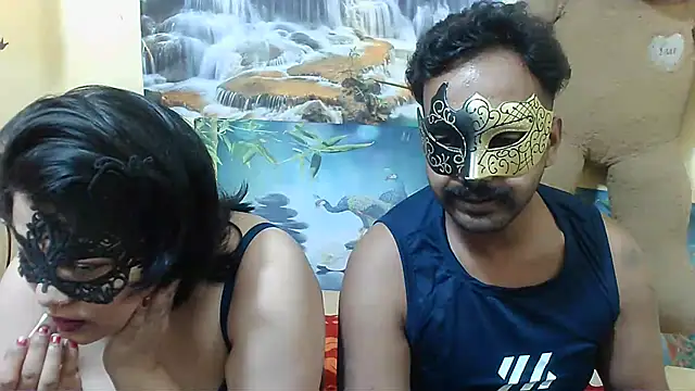 Snapshot of Cutehornycouples chatting on December 2024 06:52:02 PM Cutehornycouples online show from December 2024 06:52:02 PM