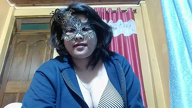 Snapshot of Cutehornycouples chatting on February 2025 07:10:02 PM Cutehornycouples online show from February 2025 07:10:02 PM