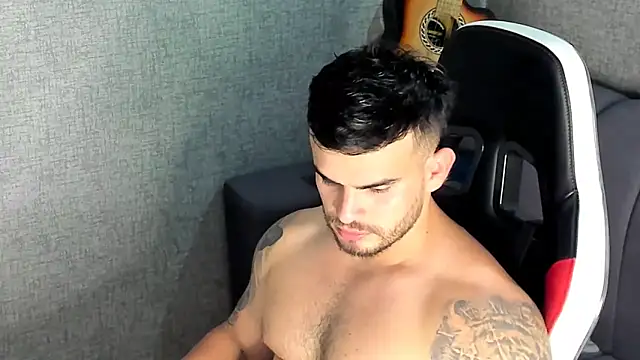 Ricardogo19 online show from November 2025 01:15:01 AM