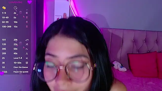 Snapshot of LoaLuxury chatting on December 2024 01:39:01 AM LoaLuxury online show from December 2024 01:39:01 AM