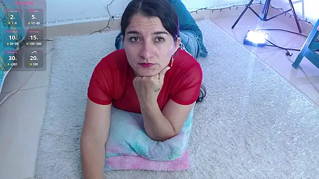 Snapshot of Emelyross_ chatting on June 2026 08:31:02 PM Emelyross online show from June 2026 08:31:02 PM