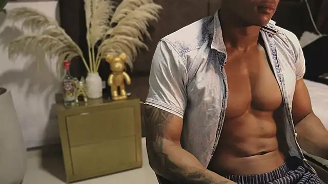 Logan Varela online show from January 2025 01:25:02 PM