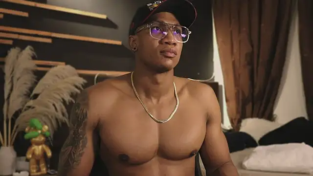 Logan Varela online show from February 2025 12:07:01 AM