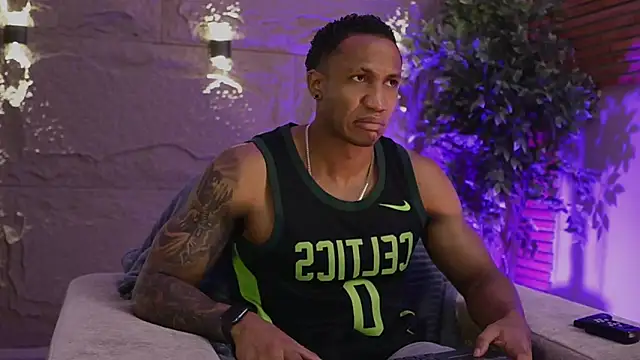 Logan Varela online show from December 2025 12:47:02 PM