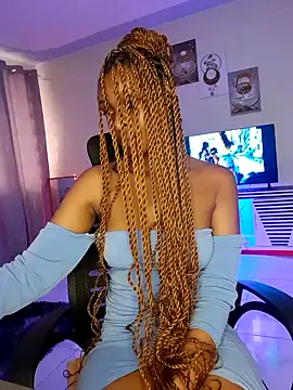 Snapshot of C-yoyo chatting on December 2024 01:24:02 PM C-yoyo online show from December 2024 01:24:02 PM