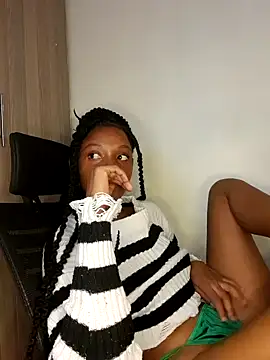 Snapshot of C-yoyo chatting on January 2025 06:32:02 PM C-yoyo online show from January 2025 06:32:02 PM