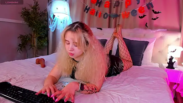 Snapshot of Valerie_Woods chatting on November 2025 01:08:01 AM Valerie Woods online show from November 2025 01:08:01 AM