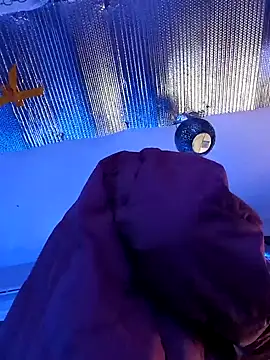 gurlnips online show from February 2025 02:16:01 AM