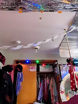 gurlnips online show from February 2025 11:06:01 PM