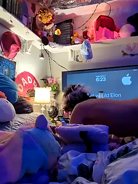 gurlnips online show from February 2025 02:24:01 PM