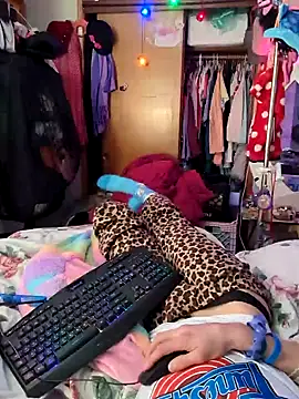 gurlnips online show from February 2025 08:13:02 AM