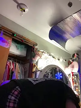 gurlnips online show from February 2025 03:19:01 AM