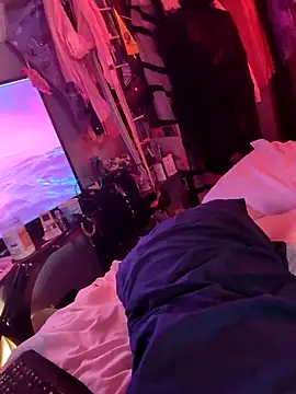 gurlnips online show from February 2025 09:15:01 PM