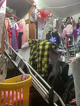 gurlnips online show from February 2025 08:20:01 AM