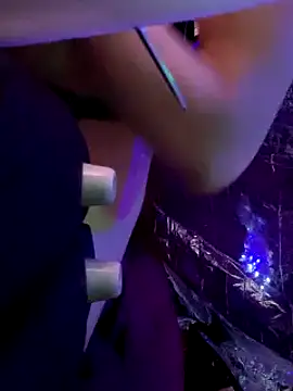 gurlnips online show from March 2025 02:58:01 PM